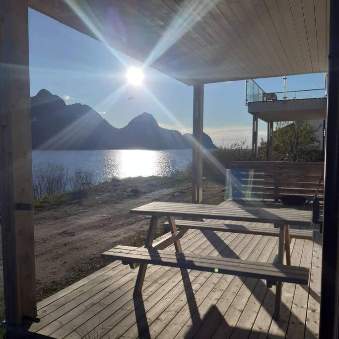 Senja, Husoy I Senja. Leilighet Med Utsikt Over Fjord Og Fjell Tofta Ngoại thất bức ảnh