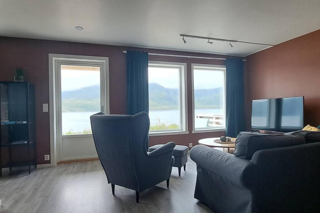 Senja, Husoy I Senja. Leilighet Med Utsikt Over Fjord Og Fjell Tofta Ngoại thất bức ảnh